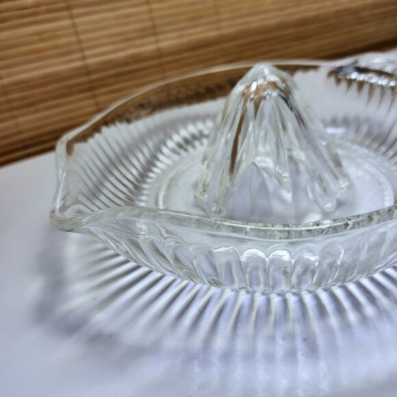 Reamer Ribbed Glass Juicer Reamer with Thumb Handle Textured Bottom L17 Vintage - Picture 2 of 7